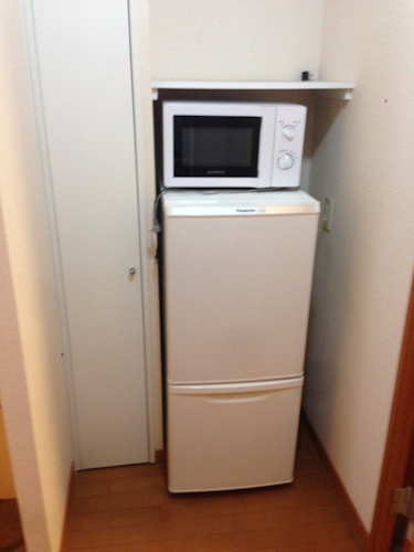 電子レンジと冷蔵庫を置くスペースがある物件もあります。